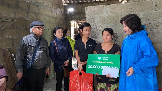 Tập đoàn BĐS Vạn Phúc ủng hộ 3 tỷ đồng cho đồng bào miền Trung bị lũ lụt ảnh 4