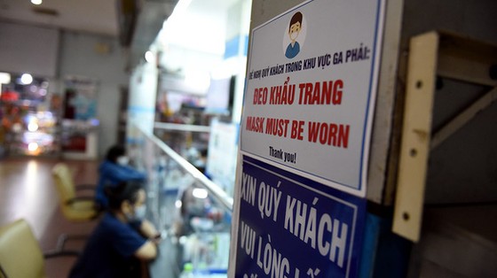 Giáo viên tiếng Anh nhiễm COVID-19 đã tiếp xúc gần 146 người, TP.HCM cách ly 235 người - Ảnh 1. Giáo viên tiếng Anh nhiễm COVID-19 đã tiếp xúc gần 146 người, TP.HCM cách ly 235 người - Ảnh 1.
