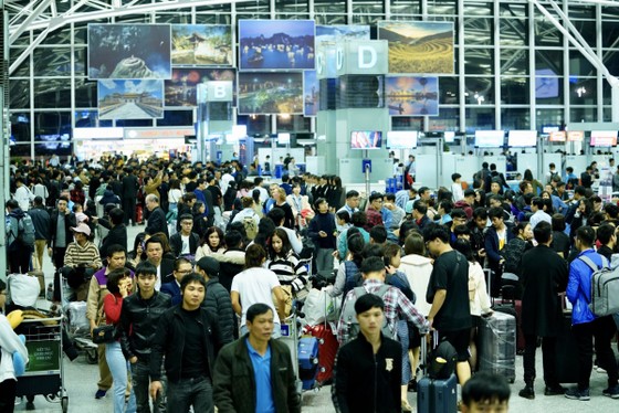 Nếu áp dụng giá sàn chung cho vé máy bay như Vietnam Airlines đề xuất, sẽ vô hình chung triệt tiêu động lực cạnh tranh, hành khách sẽ mất đi cơ hội có vé giá rẻ và còn vi phạm Luật Cạnh tranh.