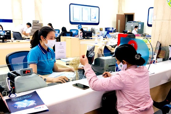 Tiền ngân hàng chảy vào chứng khoán? ảnh 1