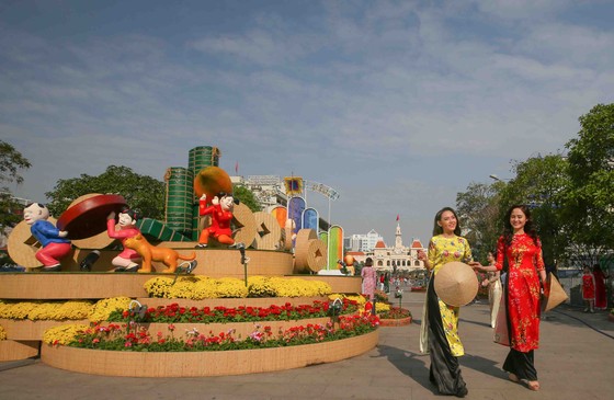 Rộn ràng Đường hoa Nguyễn Huệ trước giờ khai mạc ảnh 4