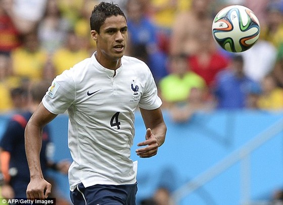 Trung vệ Pháp Varane e ngại Hazard, Lukaku ảnh 1