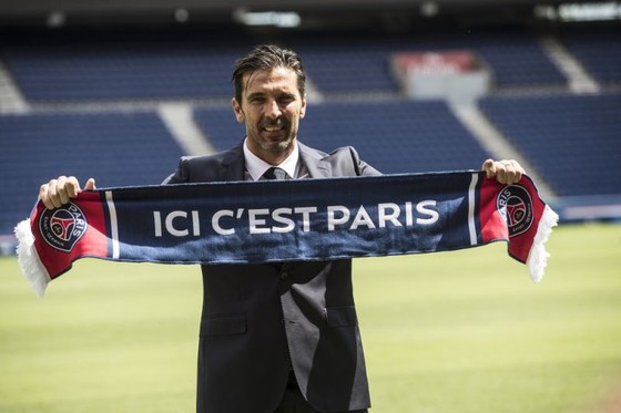 Neymar vinh dự được chơi với Buffon ảnh 1