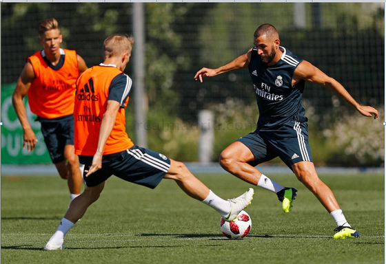 Bám trụ Bernabeu, Karim Benzema muốn trở thành huyền thoại Real Madrid ảnh 1