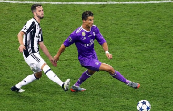Từ chối Chelsea, Pjanic hy vọng thắng Champions League cùng Ronaldo ảnh 1