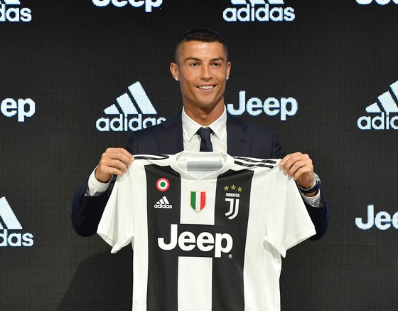 De Laurentiis lột trần bí mật thương vụ Juventus mua Ronaldo ảnh 1