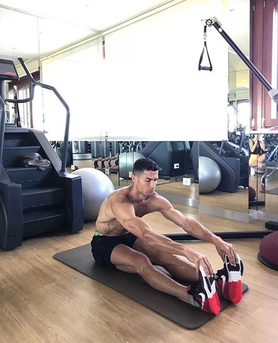 Bí mật của Ronaldo bị các bác sĩ Real Madrid và Man.United phơi bày ảnh 1