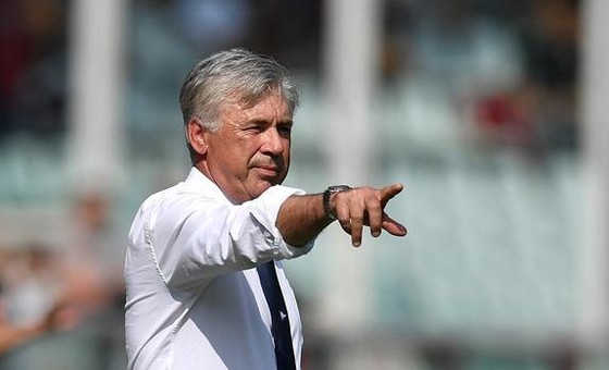 Ancelotti tung chiêu mới, Napoli đè bẹp Torino ảnh 1