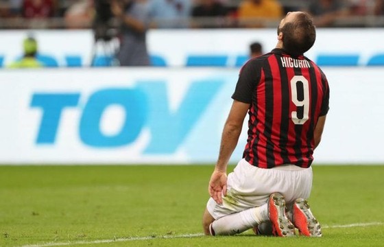 Higuain: Juventus “đá” tôi ra vì Ronaldo! ảnh 1