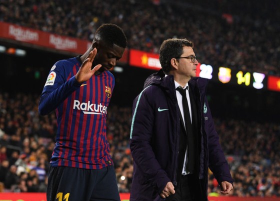 Mất Dembele 2 tuần, Barca mượn Kevin-Prince Boateng ảnh 1