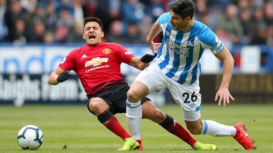 TRỰC TIẾP Huddersfield - Man United: Đêm diễn của Pogba ảnh 4