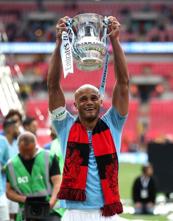 Rời Man City, Kompany về làm HLV kiêm cầu thủ Anderlecht ảnh 1
