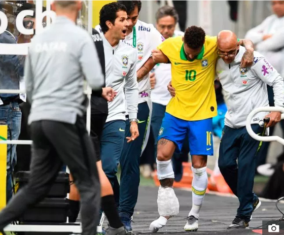 Dính chấn thương nặng, Neymar chia tay Copa America trong nước mắt ảnh 2