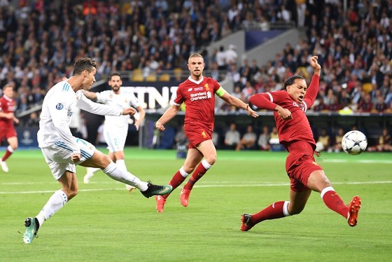 Frenkie de Jong quyết bắt chết Ronaldo ảnh 1