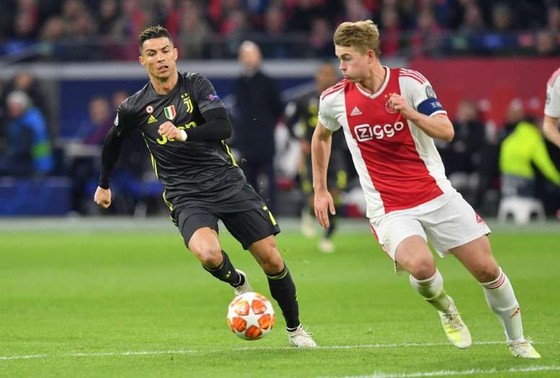 Ronaldo rủ rê De Ligt gia nhập Juventus ảnh 1