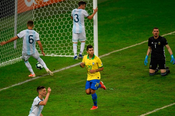 TRỰC TIẾP BÁN KẾT COPA: Brazil - Argentina: cuộc chiến sống còn ảnh 8