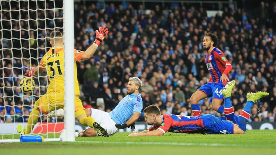 Man City - Crystal Palace 2-2: Aguero ghi cú đúp, Fernandinho đốt lưới nhà ảnh 10