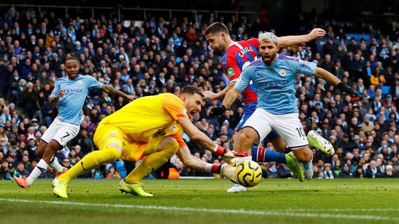 Man City - Crystal Palace 2-2: Aguero ghi cú đúp, Fernandinho đốt lưới nhà ảnh 4