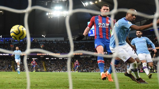 Man City - Crystal Palace 2-2: Aguero ghi cú đúp, Fernandinho đốt lưới nhà ảnh 13