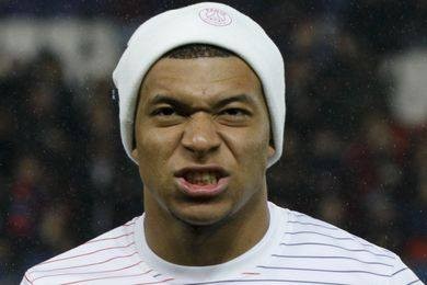 PSG triển vọng với Alex Telles, nhưng vẫn lo mất Kylian Mbappe ảnh 1