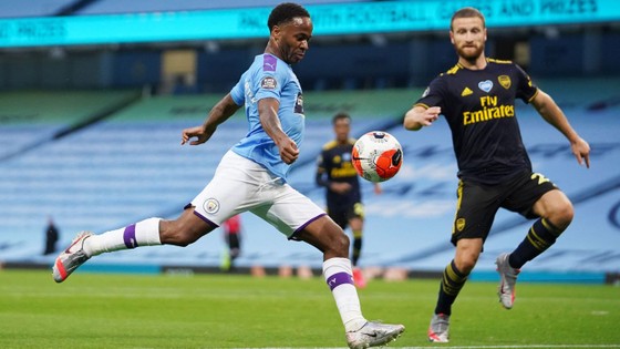 Man City nhấn chìm Arsenal trong ngày đen tối của David Luiz ảnh 1