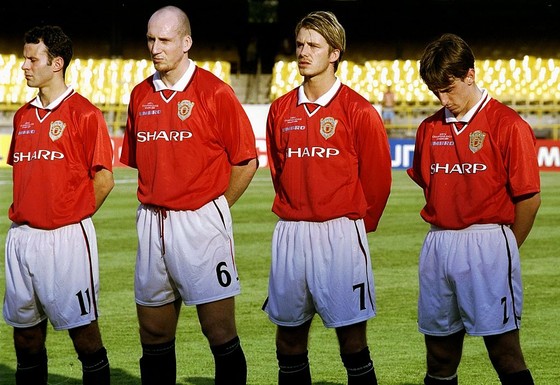 Vì sao Beckham cố ngăn Man United bán Jaap Stam ảnh 1