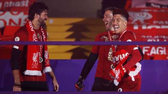 Kết quả và xếp hạng giải Ngoại hạng Anh, vòng 37 ngày 22-7: Man United vấp ngã, Liverpool hạ Chelsea ảnh 7