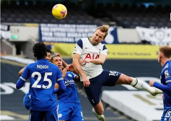 Gậy ông đập lưng ông, thua Leicester 0-2 Tottenham tụt xuống thứ 5 ảnh 1
