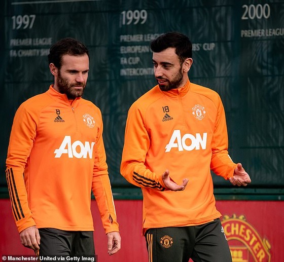 Bruno Fernandez tiết lộ học Mata kỹ thuật sút phạt để đánh bại Liverpool ảnh 2