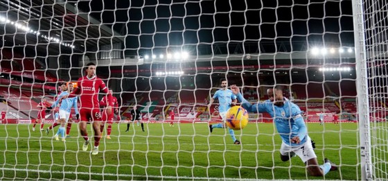 Phil Foden tỏa sáng giúp Manchester City nhấn chìm pháo đài Anfield ảnh 4