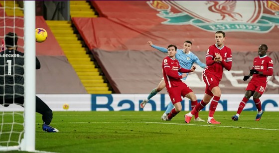 Phil Foden tỏa sáng giúp Manchester City nhấn chìm pháo đài Anfield ảnh 5