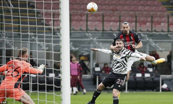 Dù AC Milan thua Manchester United, Ibrahimovic có lý do để lạc quan ảnh 1