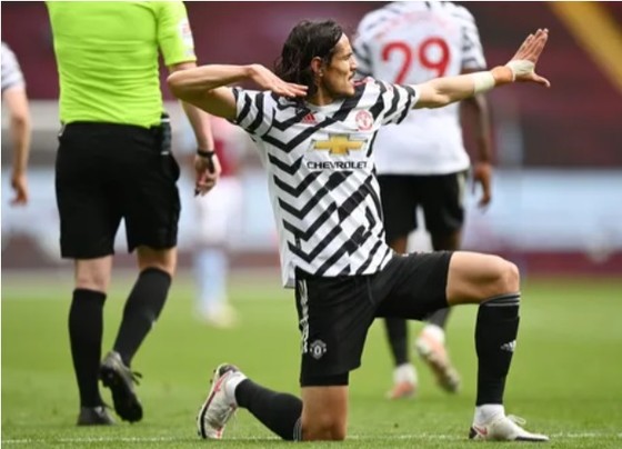 Thắng ngược Aston Villa, Man.United thu ngắn khoảng cách với Man City ảnh 2