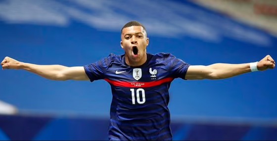 Benzema "tự hào" trở lại giúp Pháp đánh bại Xứ Wales ảnh 1