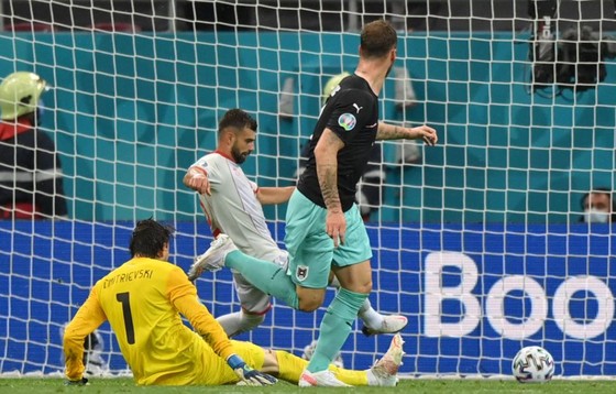 Áo – Bắc Macedonia 3-1: Alaba và Arnautovic tỏa sáng giúp Áo thắng trận đầu tiên ở Euro ảnh 6