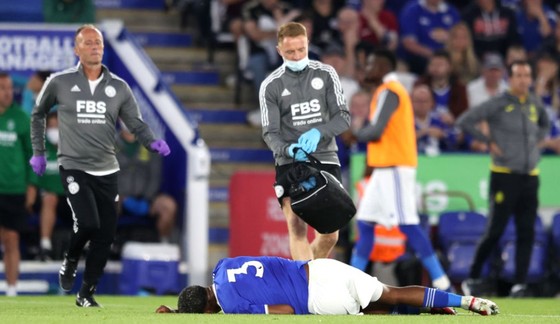 Hậu vệ Fofana của Leicester gãy chân trong trận tập huấn với Villarreal ảnh 1