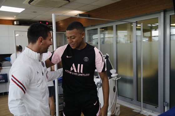 Mbappe cuối cùng cũng chào đón Messi, nhưng sẽ thông báo chuyện đi ở vào thứ Hai ảnh 1