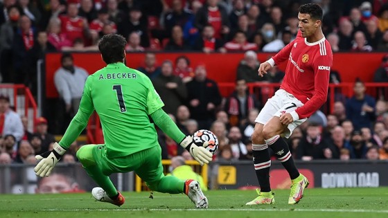Man United – Liverpool 0-5: Mo Salah lập hat-trick trong chiến thắng lịch sử ở Old Trafford ảnh 6