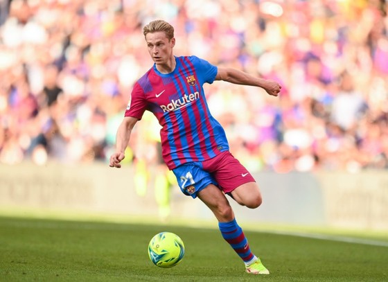 Frenkie de Jong vẫn đang chơi tốt ở Barcelona