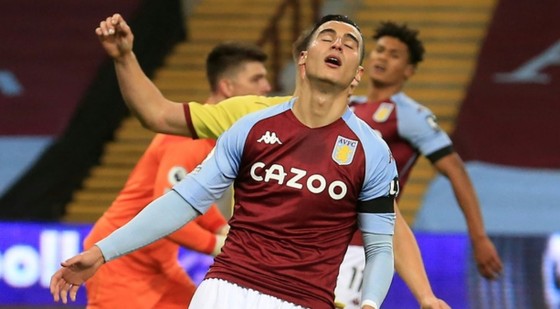 Aston Villa không thể chơi với số ca Covid-19 tăng cao