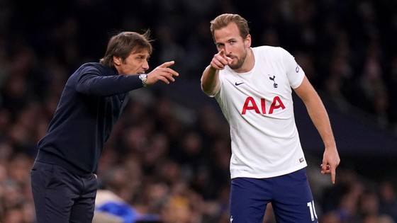 Antonio Conte và Harry Kane