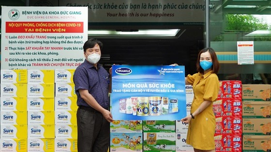 Vinamilk tăng cường tiếp sức lực lượng y tế tuyến đầu chống dịch ảnh 1