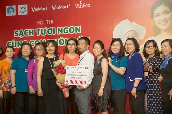 Hàng trăm đầu bếp không chuyên so tài “Sạch tươi ngon, cùng con khôn lớn” ảnh 12