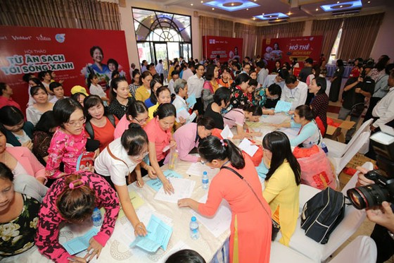 Hàng trăm đầu bếp không chuyên so tài “Sạch tươi ngon, cùng con khôn lớn” ảnh 1