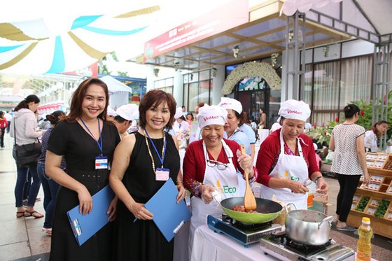Hàng trăm đầu bếp không chuyên so tài “Sạch tươi ngon, cùng con khôn lớn” ảnh 7