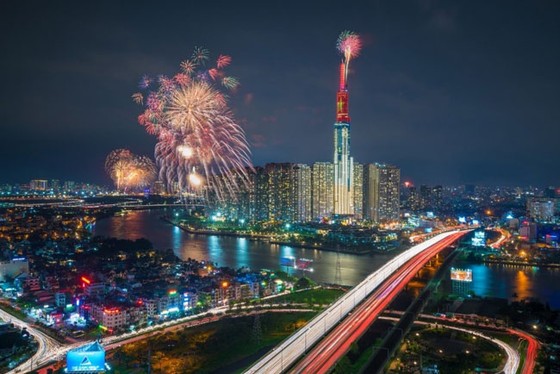 Khoảnh khắc rực sáng từ điểm ngắm pháo hoa đẹp nhất Sài thành ảnh 1