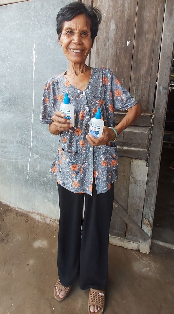 Sinh viên Trà Vinh điều chế nước rửa tay khô sát khuẩn ảnh 1