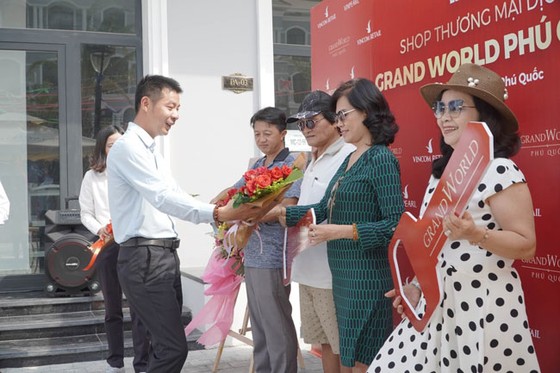 Chính thức bàn giao shop thương mại Grand World Phú Quốc ảnh 1