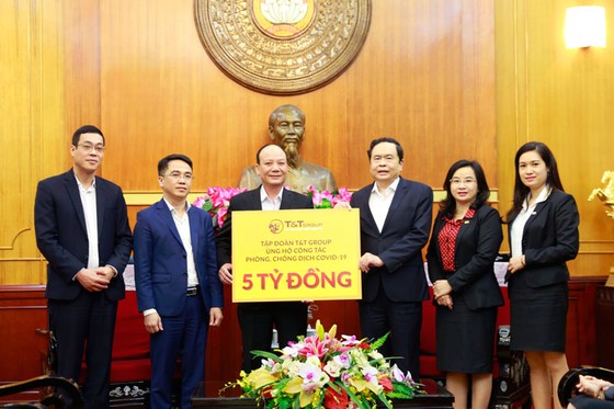 Chung tay chống dịch Covid - 19 ảnh 12