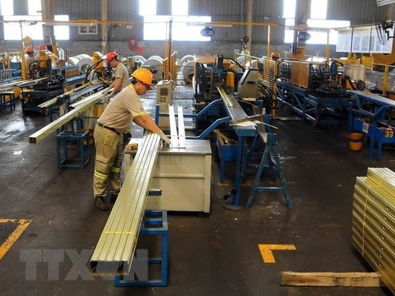 Kinh tế TP.HCM: Nhiều giải pháp cho giai đoạn 'hậu' COVID-19 hình ảnh 2 Kinh te TP.HCM: Nhieu giai phap cho giai doan 'hau' COVID-19 hinh anh 2